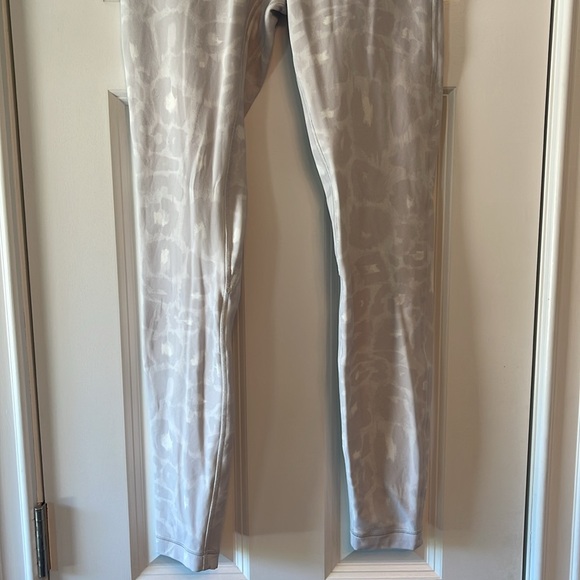 Lululemon White Spotted Leopard Print Workout Leggings- Size Small/6 - Picture 3 of 8
